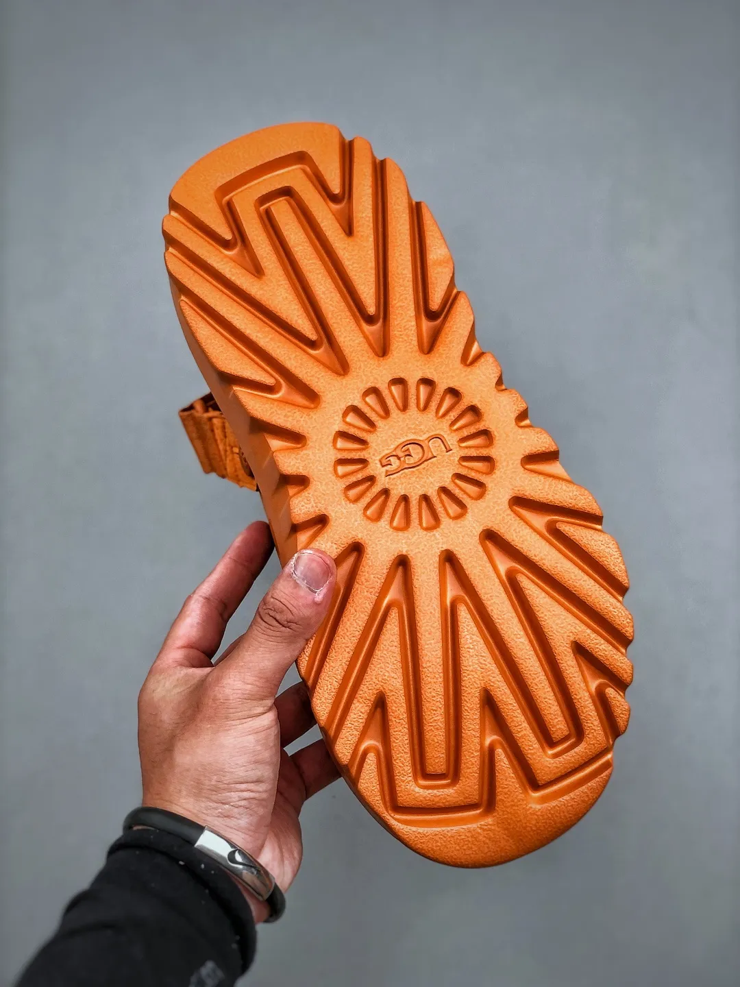 💰440 support store L/UGG summer new snow answer SKTA classic simple, comfortable and versatile, fashionable and casual, thick sole, comfortable, lightweight and breathable clog shoes, silent, wear-resistant and anti-wear. It is a vitality bomb in summer, full of youthful vitality, mesh material is breathable and light, super cool to wear in summer. Adjustable buckle design, convenient and considerate. The thick sole is non-slip and makes walking stable. Whether you are playing on the beach or strolling in the city streets, it can make you full of energy and become the center of attention ~ Size: 38-44